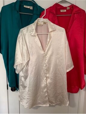 Victoria's Secret Cream Satin Button-Up Pajama Top size S petite. bulk 4 all 3